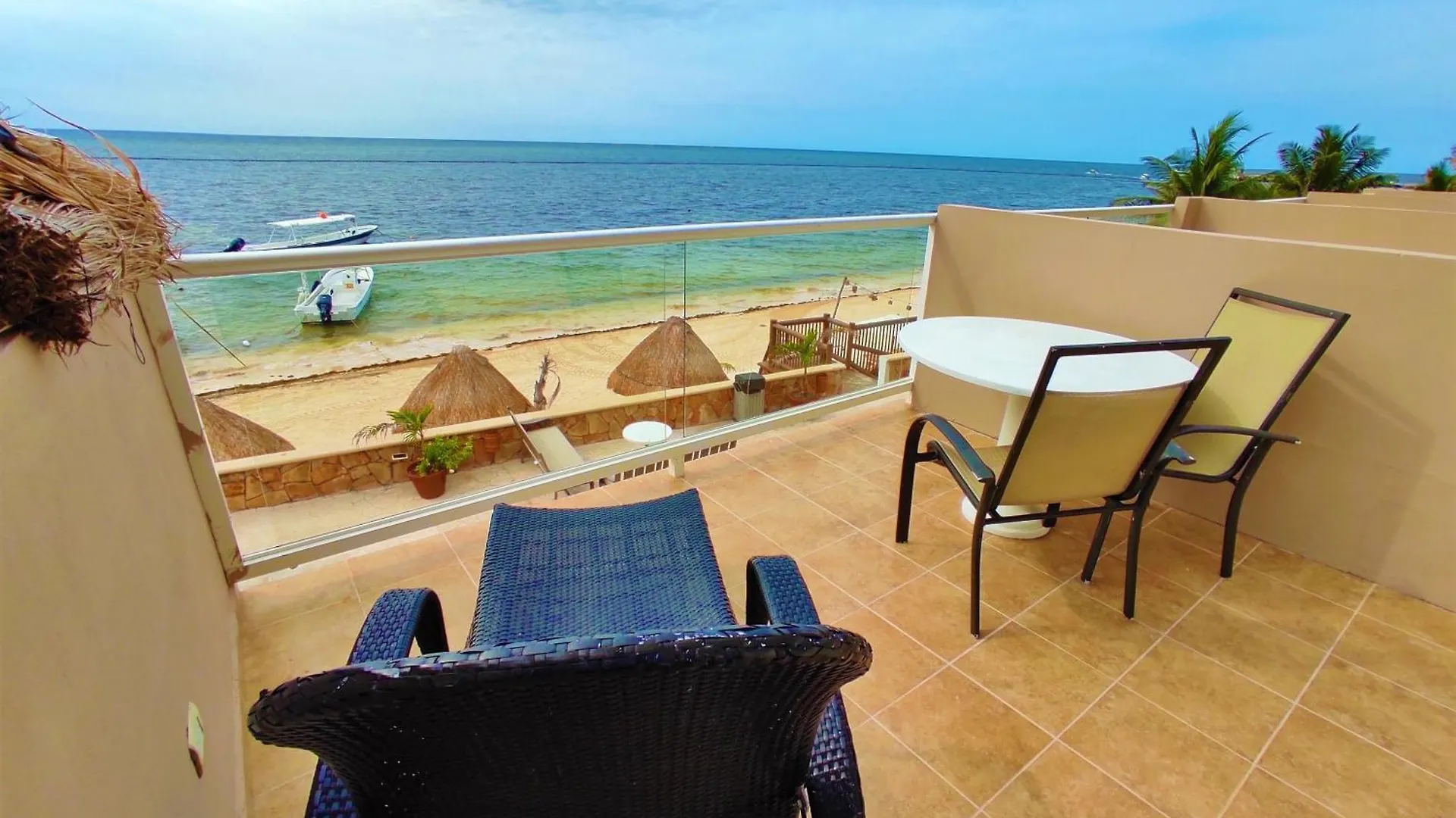 Hacienda Morelos Beachfront Hotel بويرتو موريلوس