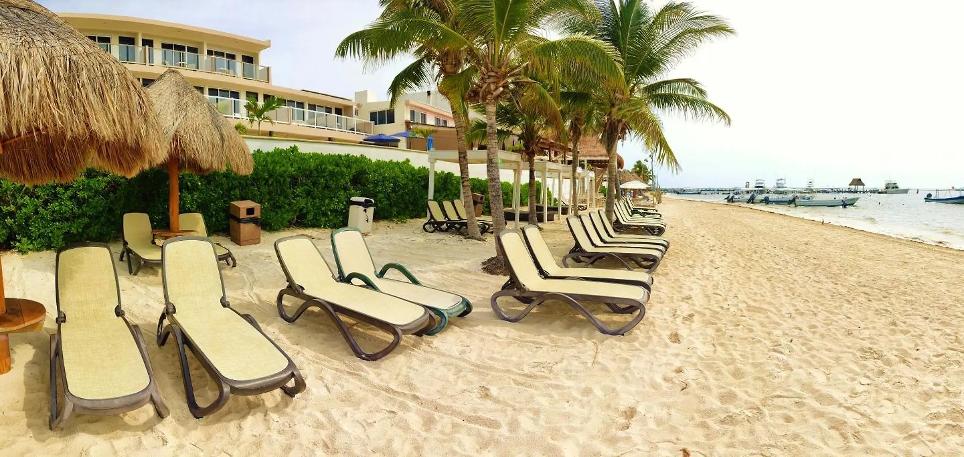 Hacienda Morelos Beachfront Hotel بويرتو موريلوس