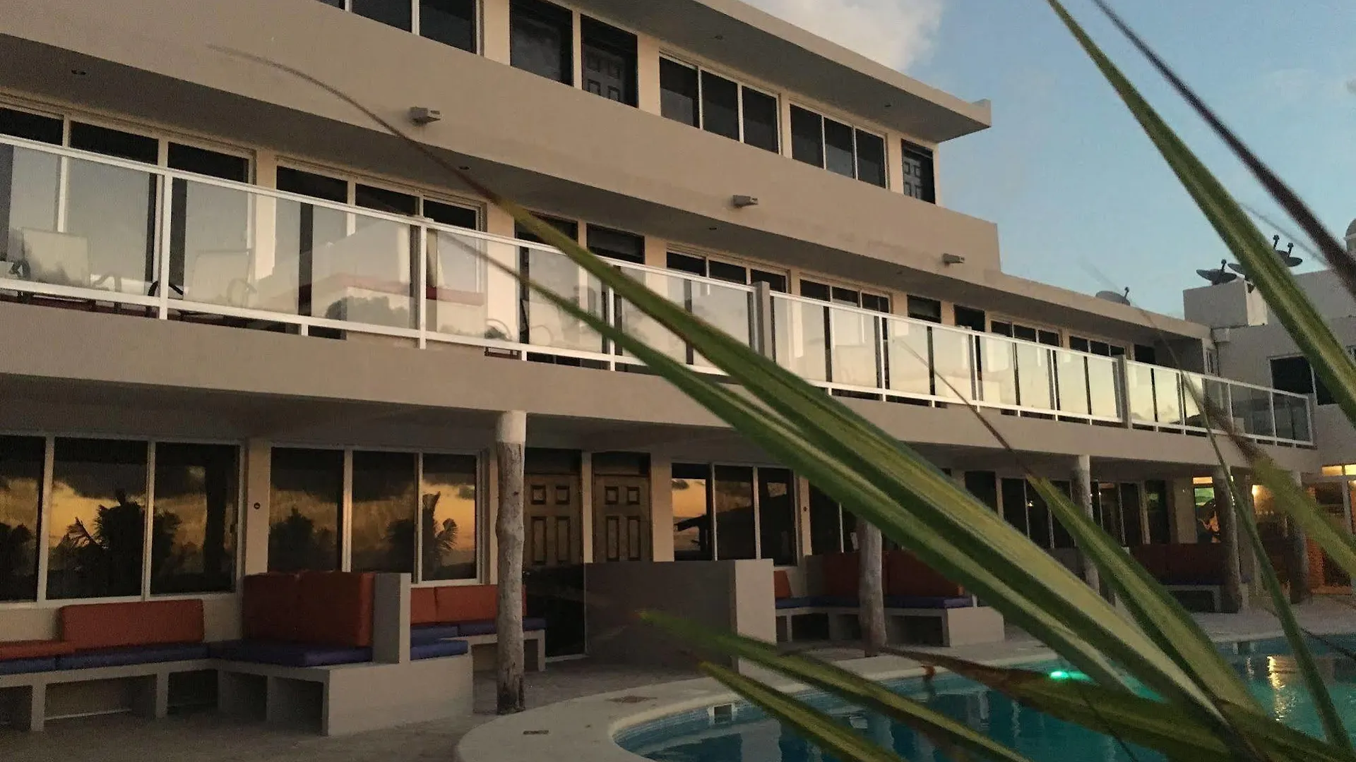 Hacienda Morelos Beachfront Hotel بويرتو موريلوس 3*,